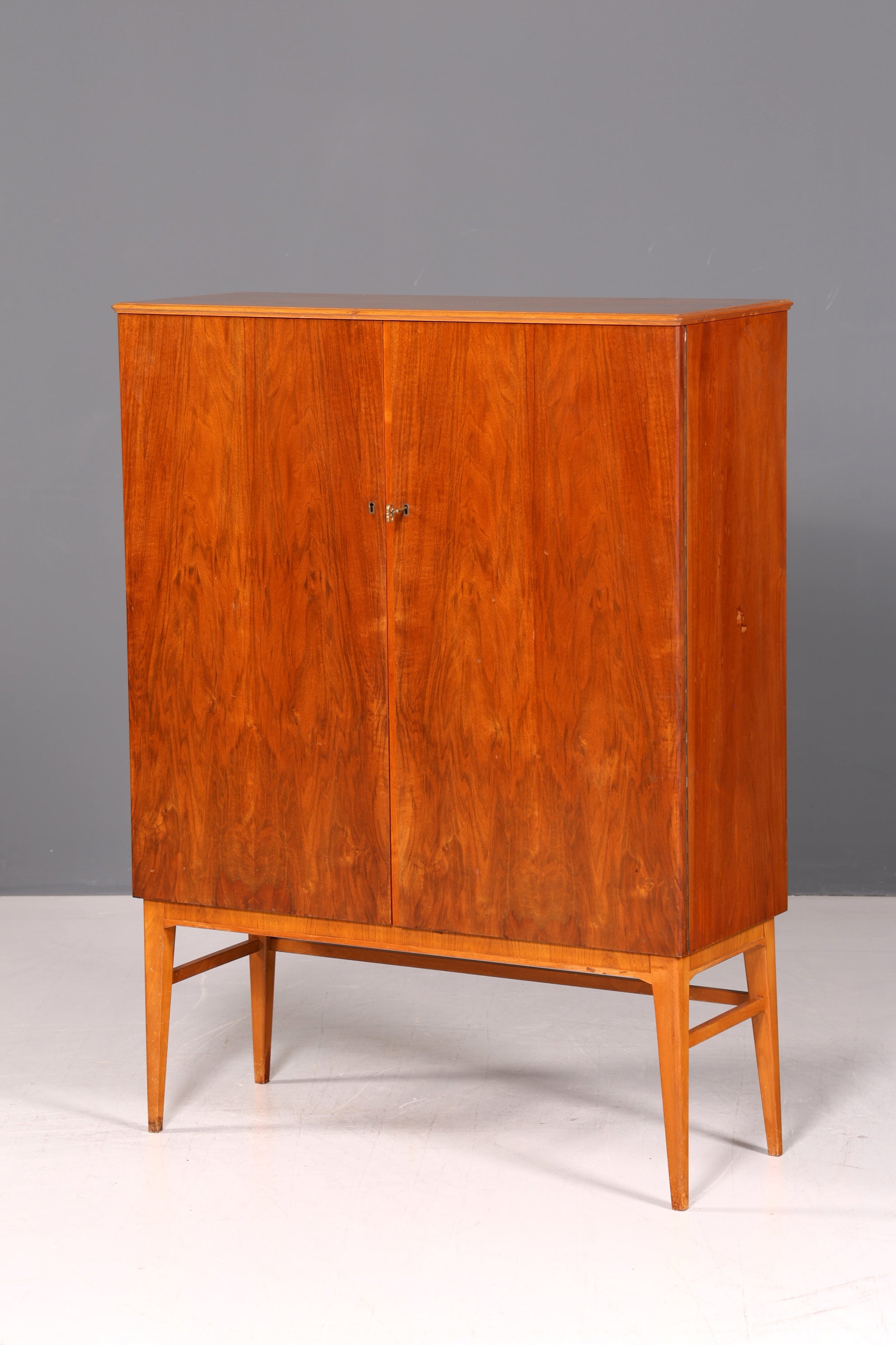 Wunderschöner Mid Century Schrank 60er Jahre Wäscheschrank Aktenschrank Kommode Vintage Designer