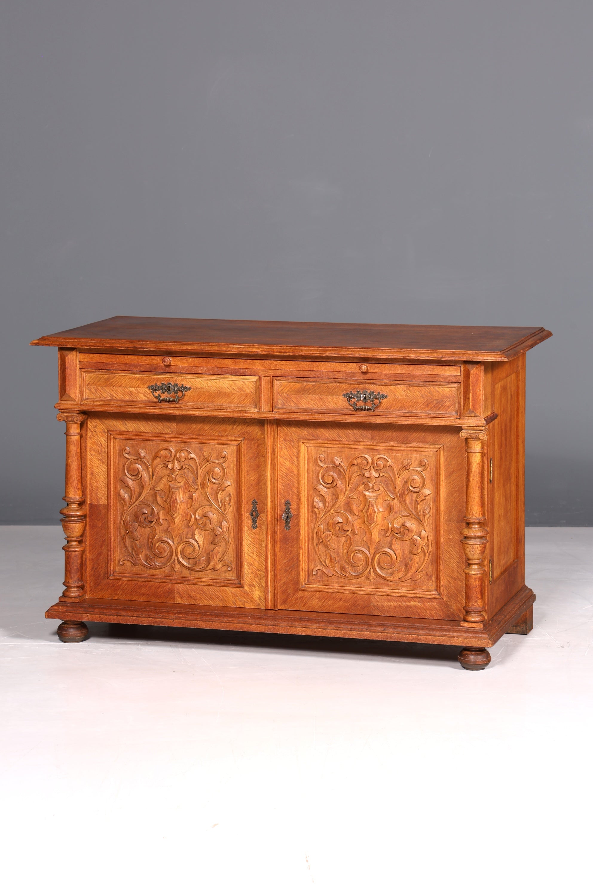 Stylish Gründerzeit sideboard, Louis Philippe oak cabinet/chest of drawers, circa 1880