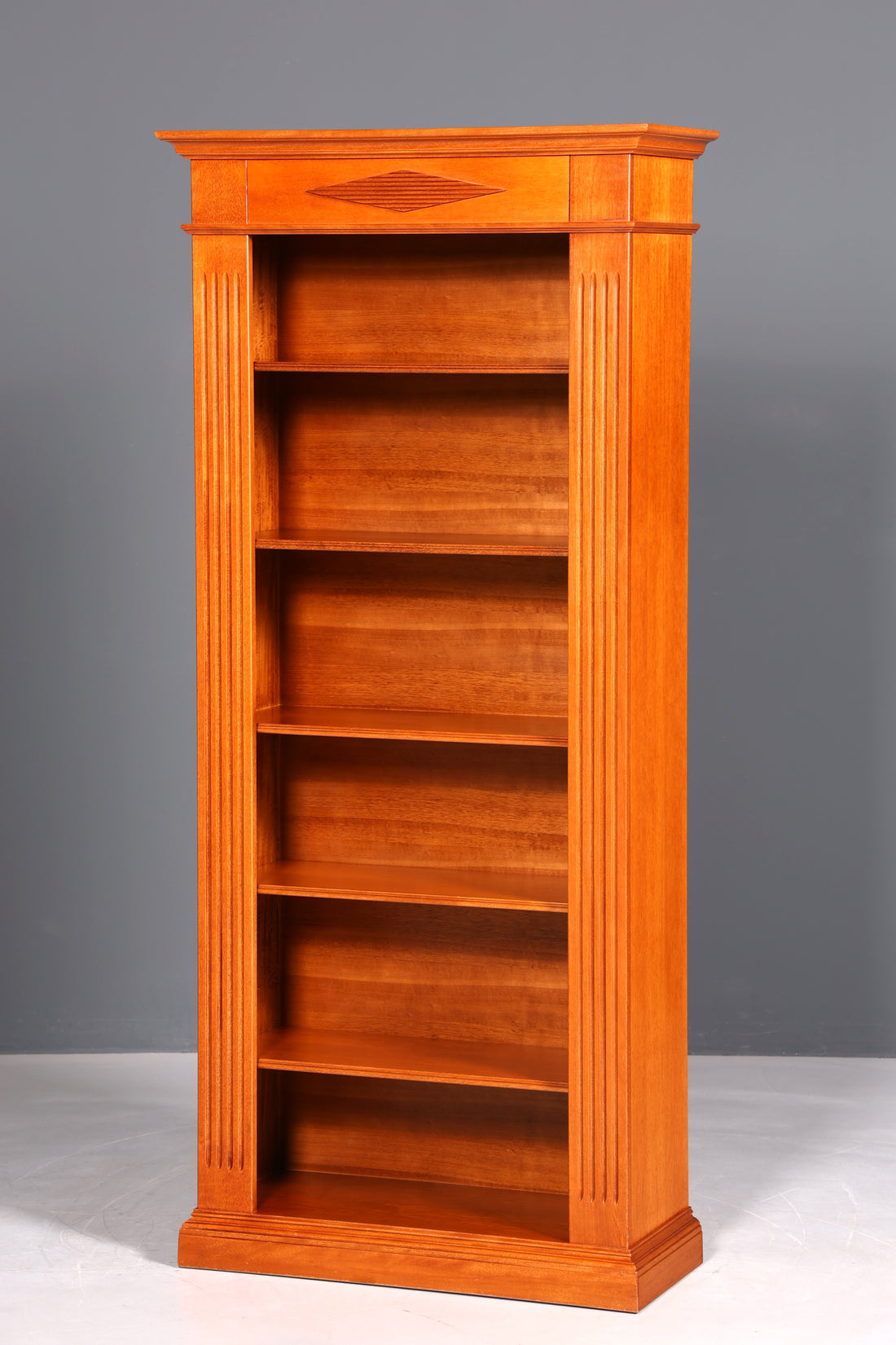 Wunderschönes Regal im englischen Stil Bücherregal Englisch Kirschholz Buchablage Antik 60s Schrank