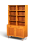 Hauptstadt Möblerei Mid Century Regal aus Holz im Danish Design mit höhenverstellbaren Einlegeböden und Schrankfach