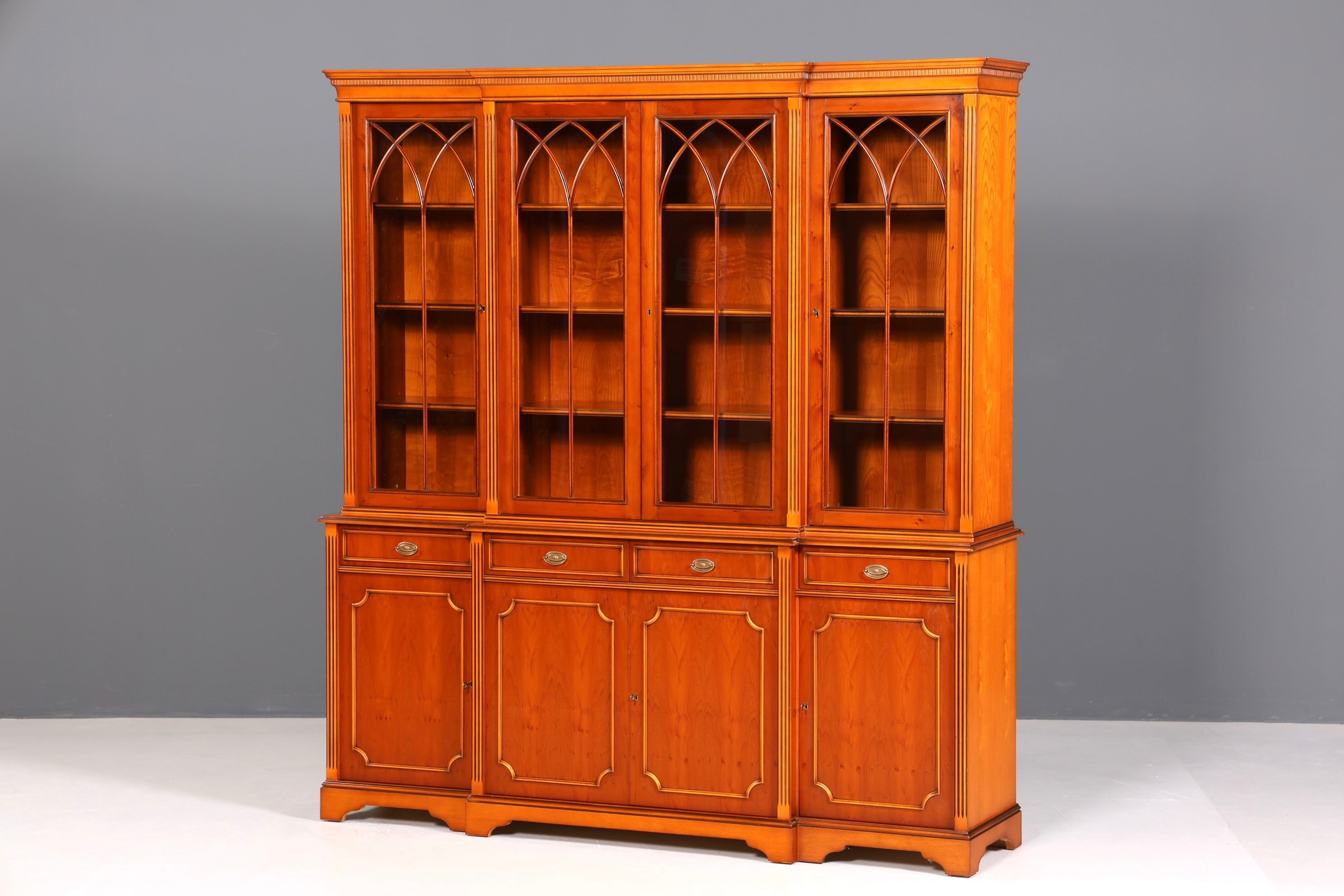 Wunderschöne Englische Vitrine Bücherschrank Buffet Antik Stil Englisch Eibe Glasvitrine Bibliothek