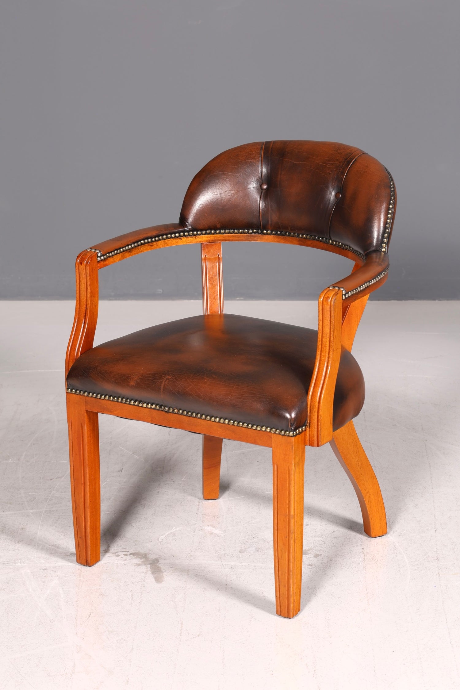 Wunderschöner Chesterfield Armlehnstuhl Braun Echt Leder Englisch Bürostuhl Schreibtischstuhl Sekretär Stuhl Court Chair 2 von 4