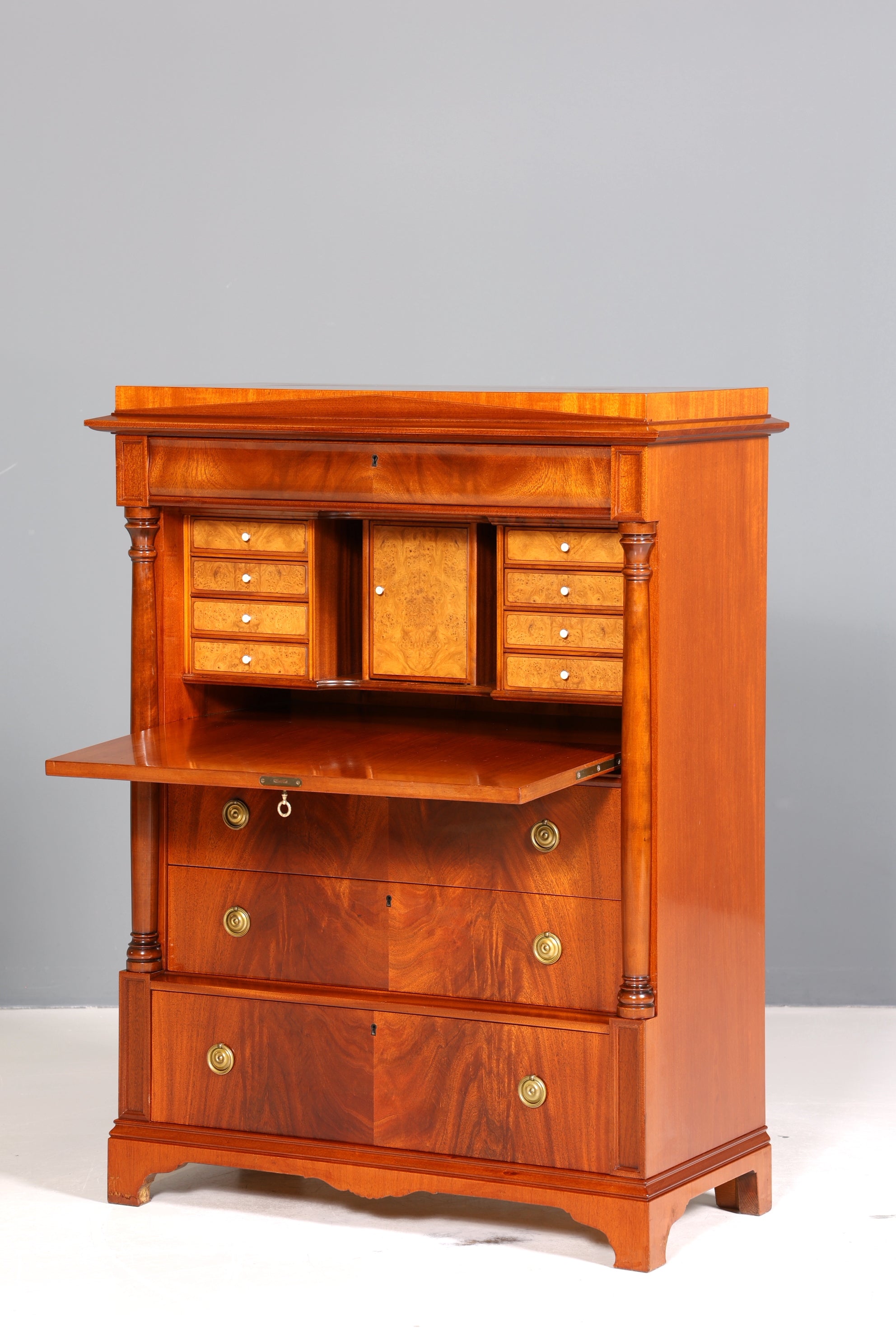 Stilvoller Sekretär im Biedermeier Stil Englisch Kommode Antik Bürokommode