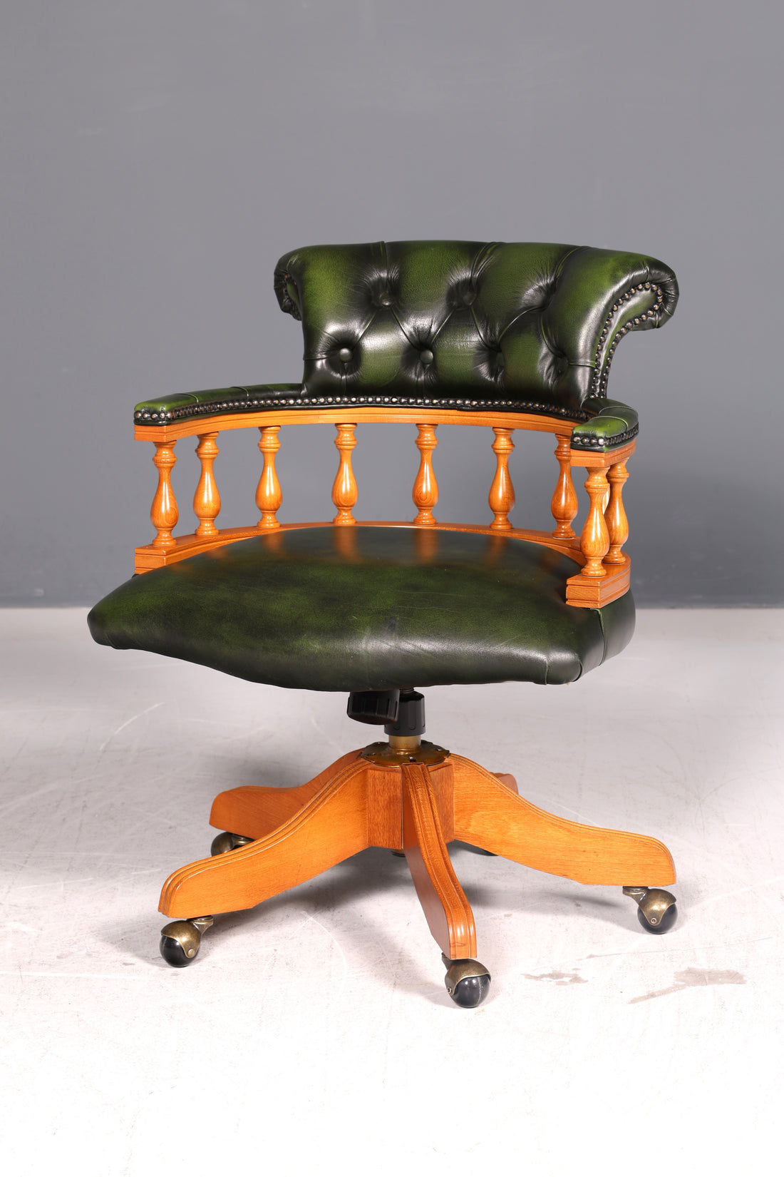 Wunderschöner Original Chesterfield Centurion Bürostuhl Grün Echt Leder Englisch Herrensessel Höhenverstellbar Drehsessel