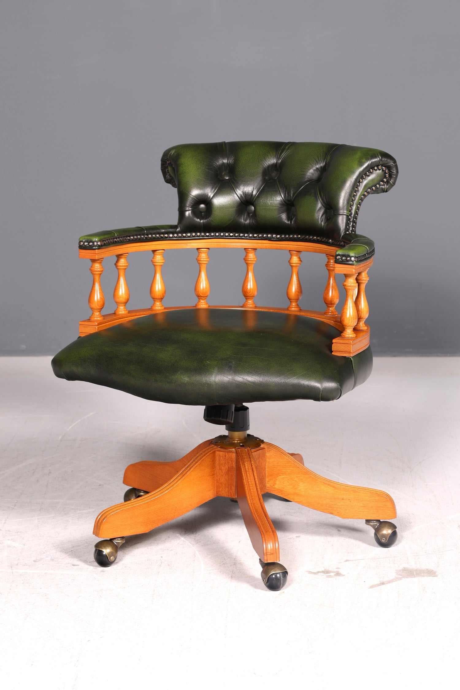Wunderschöner Original Chesterfield Centurion Bürostuhl Grün Echt Leder Englisch Herrensessel Höhenverstellbar Drehsessel