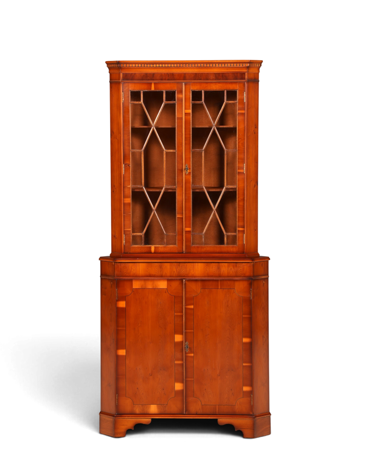 Hauptstadt Möblerei englische Eckvitrine aus massivem Holz im 60er Jahre Stil mit verglasten Türen und Stauraum