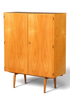 Hauptstadt Möblerei Hellerau Schrank Modell 427 aus hellem Echtholz mit gespiegelter Maserung im Mid-Century-Design