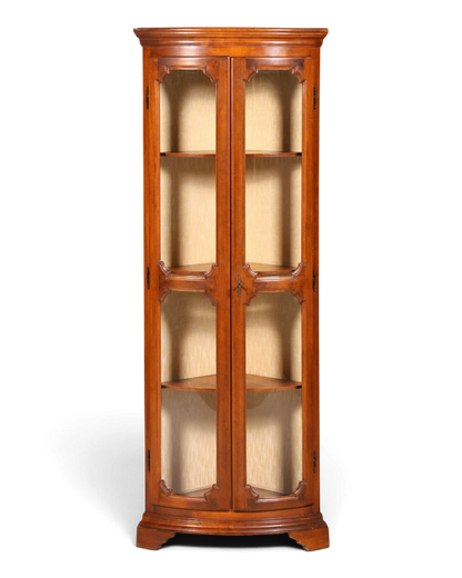 Hauptstadt Möblerei Selva Eckvitrine aus Holz im klassischen italienischen Antik-Stil mit Glastüren und Einlegeböden
