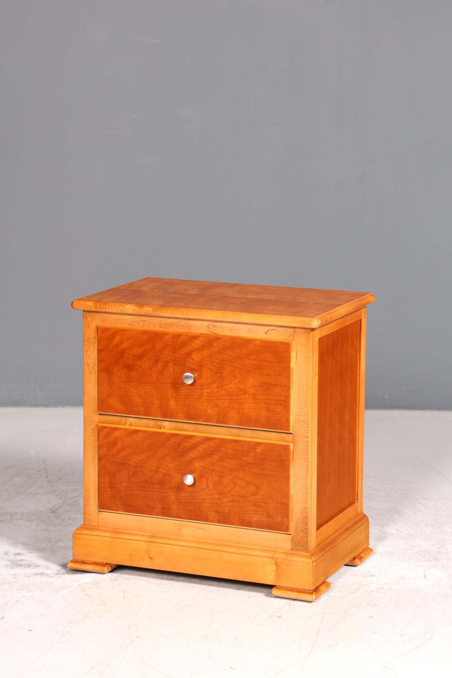 Wunderschöne Kommode der Marke Drexel Heritage Antik Stil Nachttisch USA Schlafzimmer Kommode 1 von 3