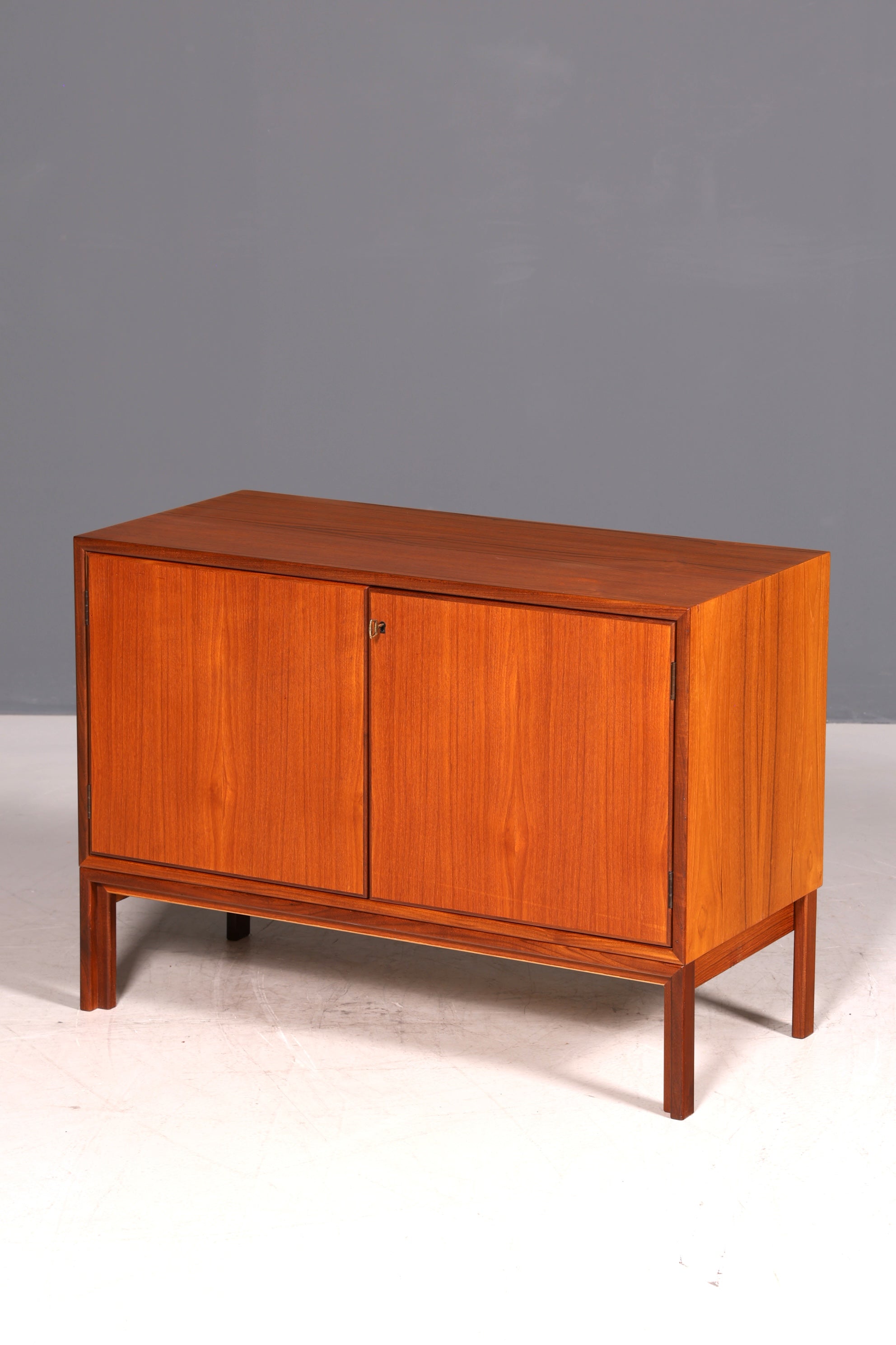 G446 Finish Wunderschöne Mid Century Kommode Vintage Schrank Retro Flur Kommode 60s Regal Sideboard (Kopie 3)