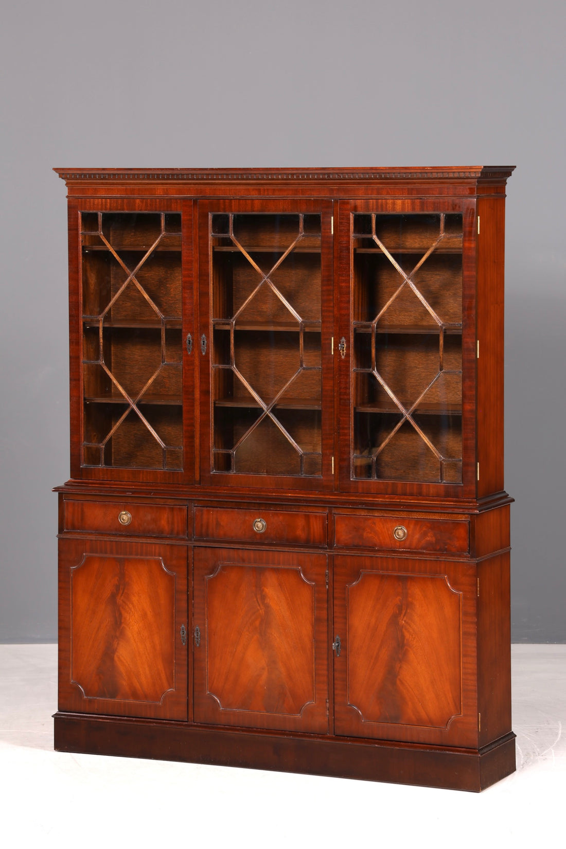 Wunderschöne Englische Vitrine Bibliothek Bücherschrank UK Buffet Schrank 60s Jahre