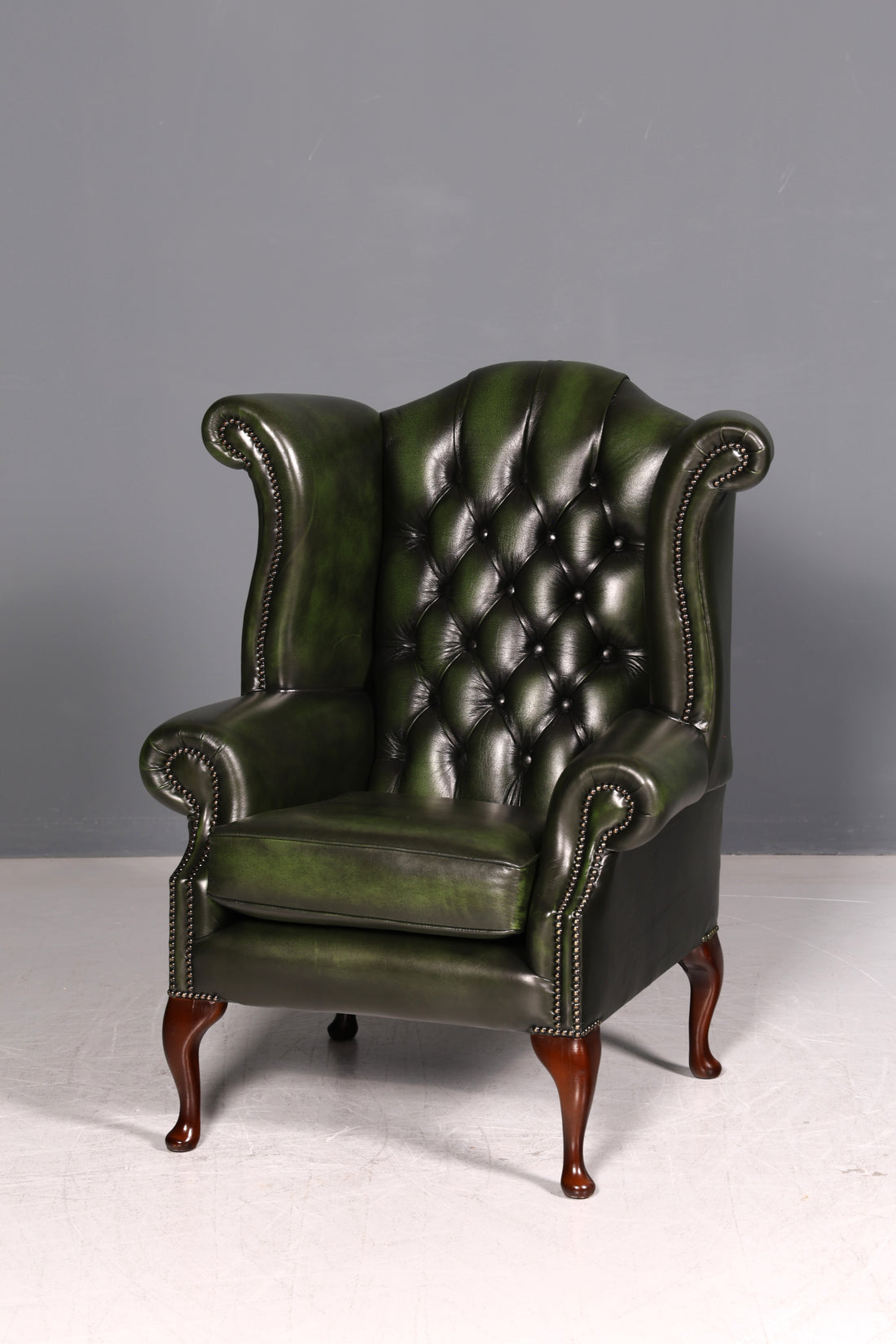 Wunderschöner Original Chesterfield Ohrensessel Grün Echt Leder Kingsgate Englisch Ohrenbackensessel Herrensessel UK