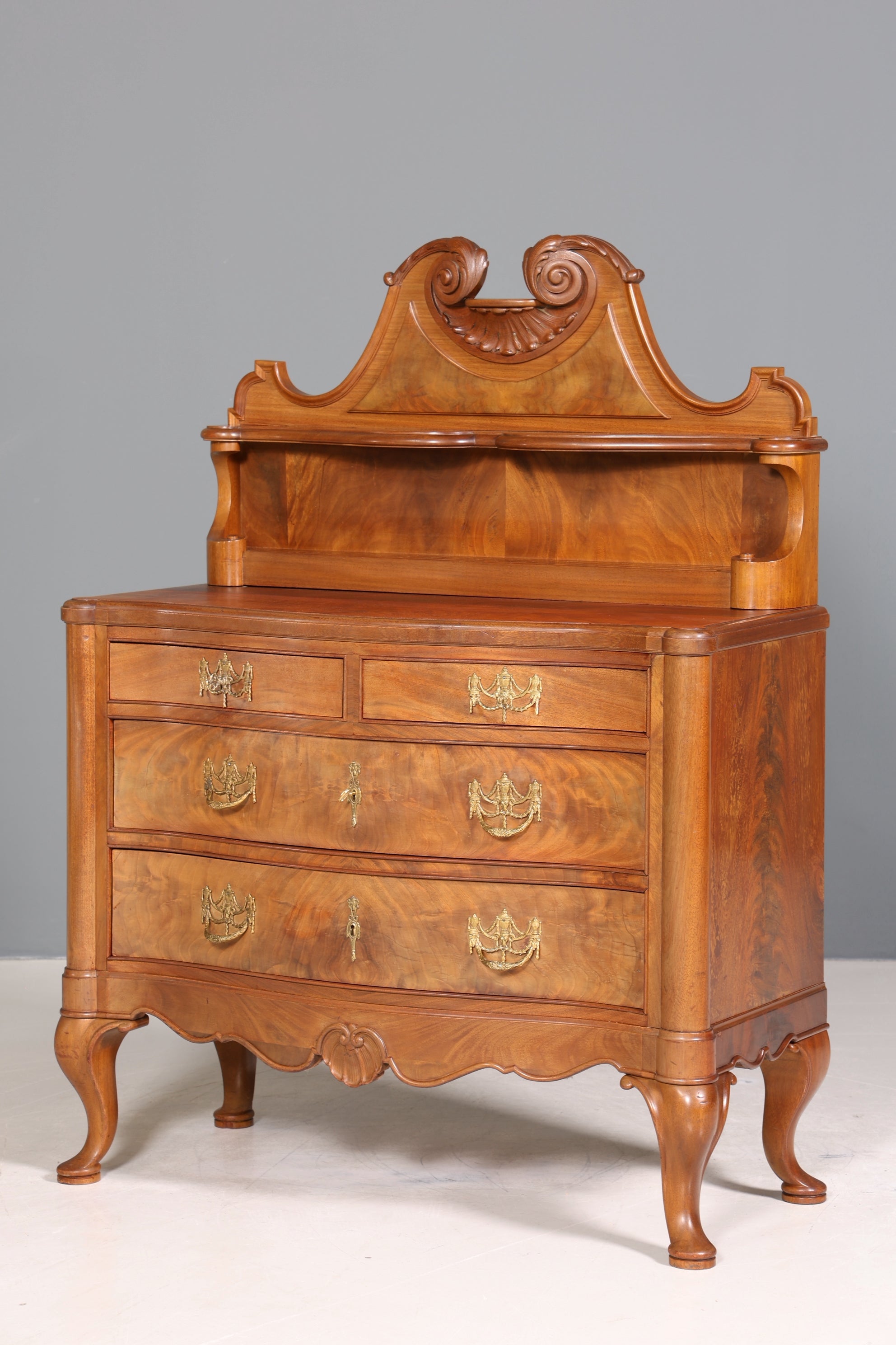 Traumhafte geschwungene Barock Kommode Englisch Sideboard Chippendale Schubladenkommode