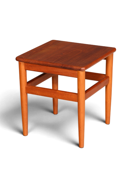 Hauptstadt Möblerei Mid-Century Beistelltisch aus Teakholz im dänischen Design mit quadratischer Platte