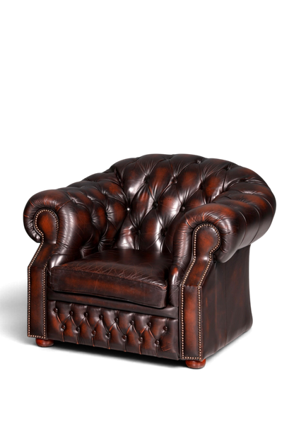 Hauptstadt Möblerei Chesterfield Centurion Sessel aus braunem Echtleder mit klassischer Knopfheftung und Nieten