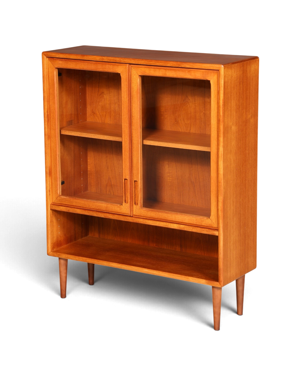 Hauptstadt Möblerei Vitrinenschrank aus Teakholz mit Glastüren und offenem Fach im Mid-Century-Design