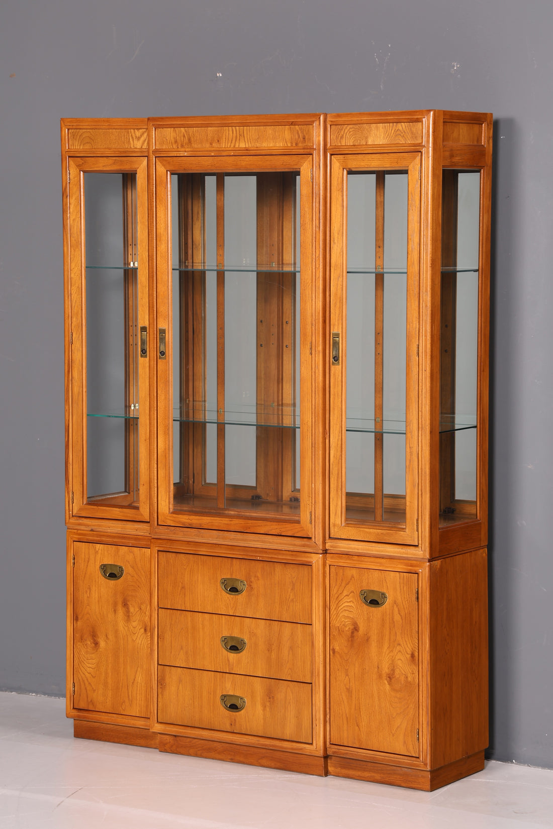 Edler Original Drexel Heritage Vitrine Bücherschrank Art Deco USA Antik Schrank Buffet Regal Glasvitrine Vintage Holz