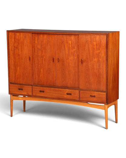 Hauptstadt Möblerei Mid Century Highboard aus Teakholz im skandinavischen Danish Design mit Schiebetüren und Schubladen