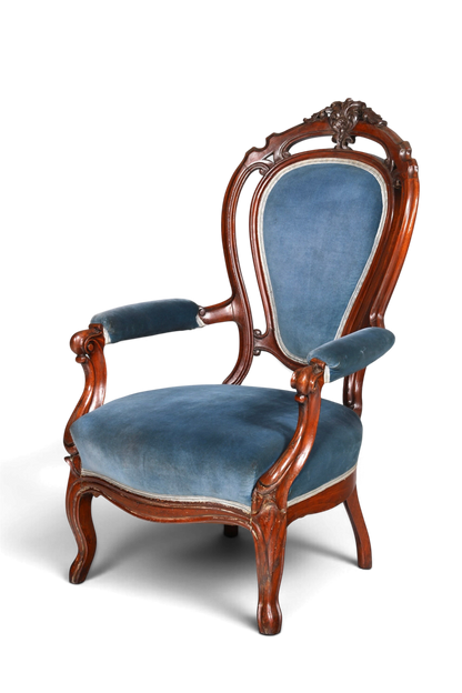 Hauptstadt Möblerei Louis Philippe Sessel im Biedermeier Stil mit blauem Samtbezug und dunklem Holzrahmen