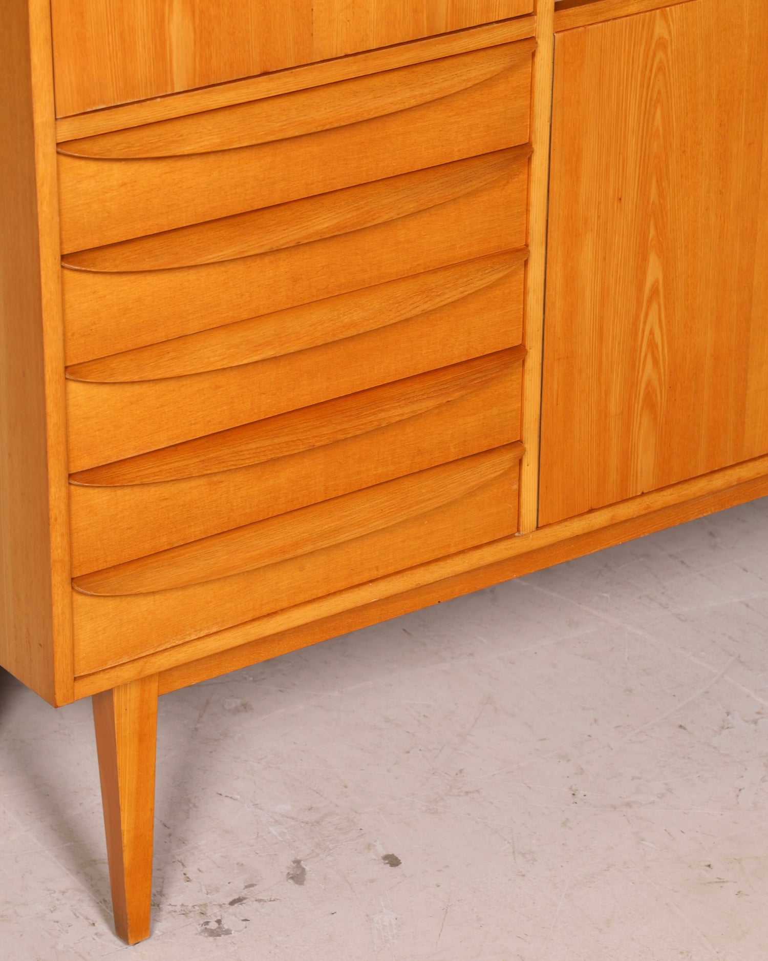 Beautiful original Hellerau mid-century display cabinet, Franz Ehrlich 602 chest of drawers and bookcase