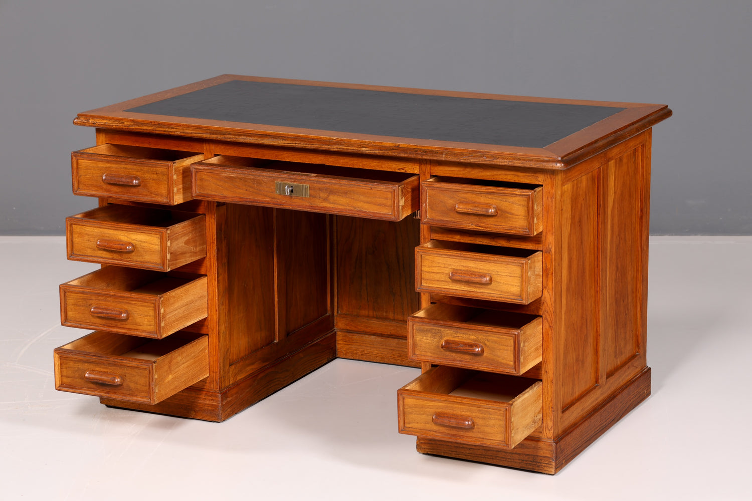 Beautiful Bauhaus-style Art Deco desk, office table, antique vintage oak