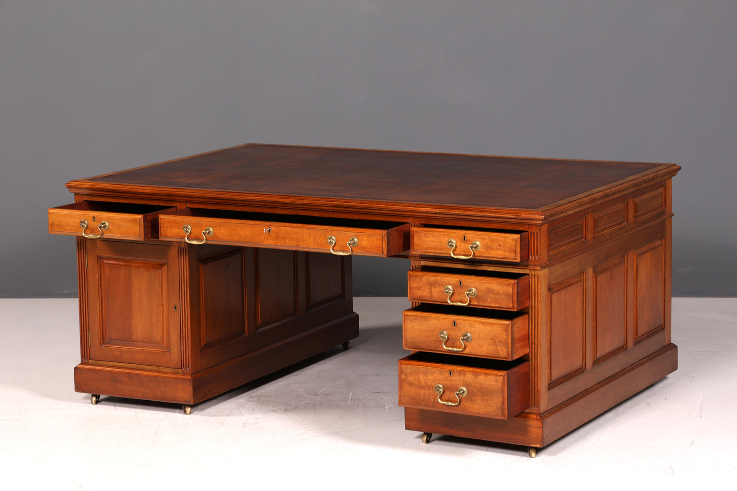 G146 Finish cm Wunderschöner Englischer Schreibtisch echt Lederauflage Bürotisch Antik Stil Office Desk