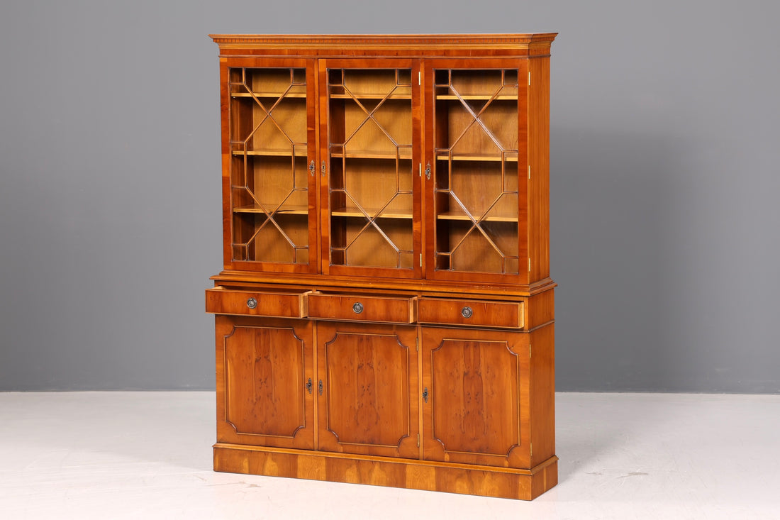 Wunderschöne Englische Vitrine Eibe Bücherschrank Glasvitrine Buffet Bibliothek Antik Vintage
