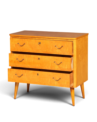 Hauptstadt Möblerei Mid Century Kommode aus massivem Holz mit drei Schubladen und Messinggriffen im Retro-Design