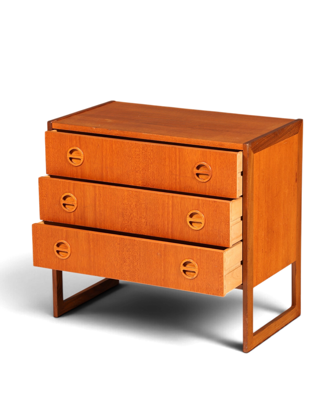 Hauptstadt Möblerei Mid Century Kommode aus Teakholz mit drei Schubladen und markanten runden Griffen im Vintage Design