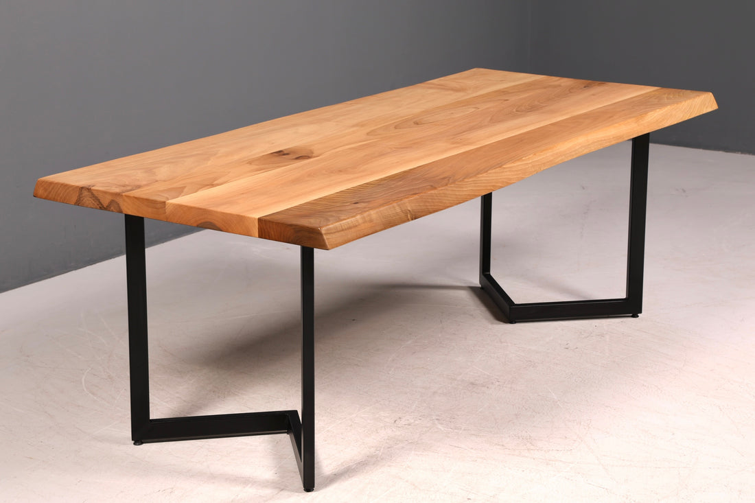 Wunderschöner Nussbaum Tisch 220cm-95cm Esszimmer Tisch Baumkanten Platte massiv Holz Küchentisch