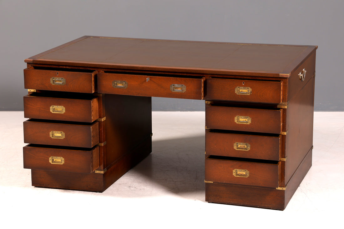 Stilvoller Maritimer Schreibtisch Englischer Military Chest Bürotisch Office Table mit echt Lederauflage