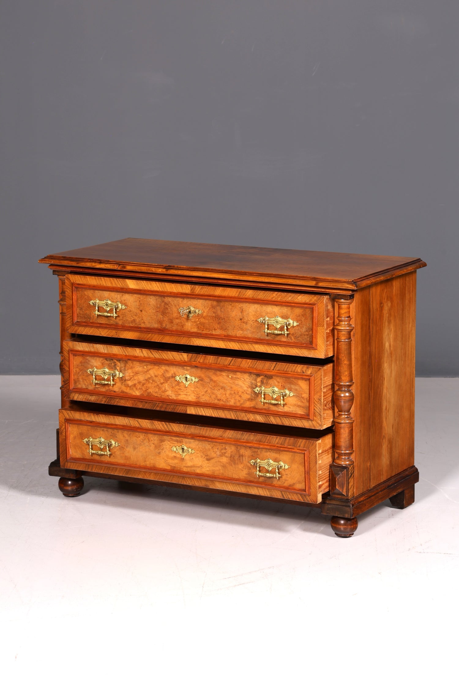 Wunderschöne Gründerzeit Kommode Louis Philippe Nussbaum Schubladenkommode Sideboard Antik um 1880