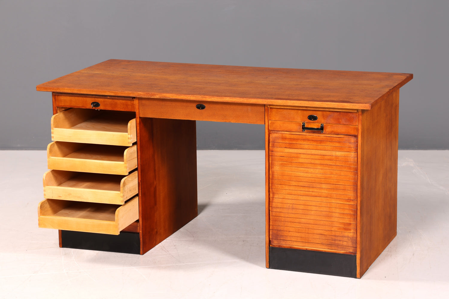 G226 Finish Wunderschöner Mid Century Schreibtisch Danish Design Bürotisch 60er Jahre Office Table (Kopie 2)