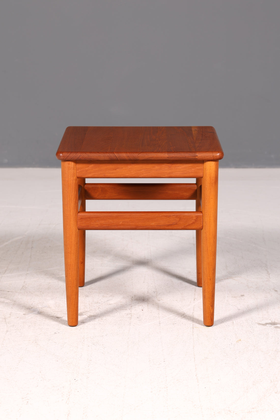 Edler Mid Century Teak Beistelltisch Dänisch Blumenhocker Ablagetisch Vintage 60er Danish Design Tisch 1 von 2