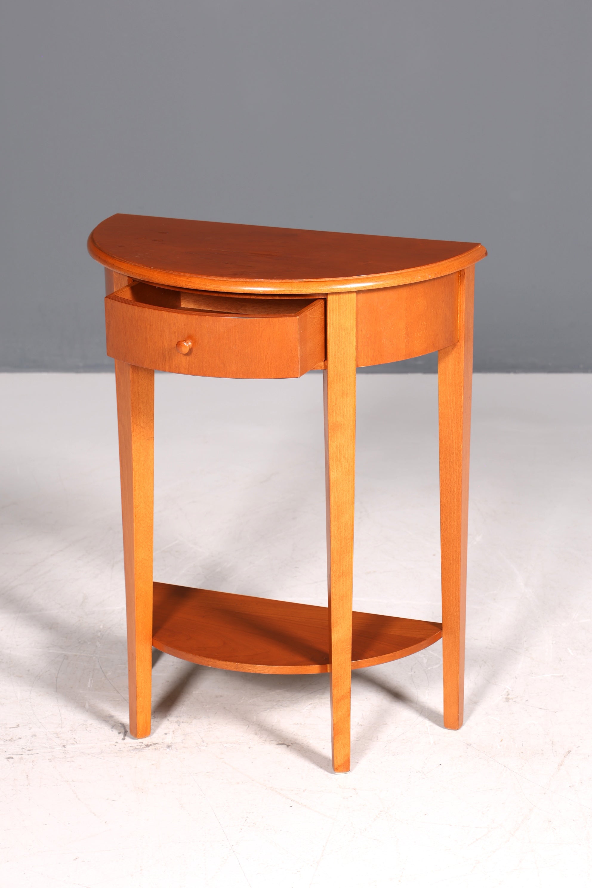 Traumhafter Beistelltisch im Antik Stil Tisch Biedermeier Selva Stil Ablagetisch