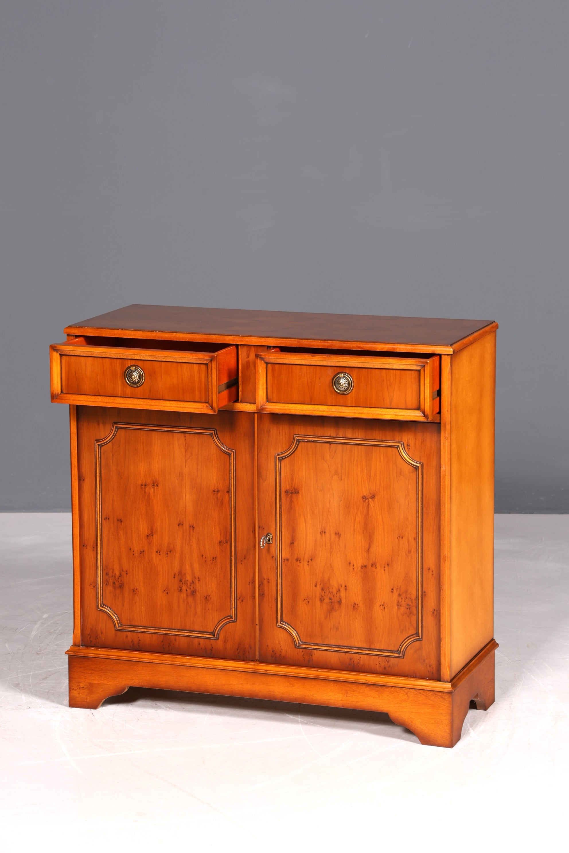 F944 Finish Traumhafter Original Heldense Schrank Englische Eibe Sideboard echt Holz Antik 60s