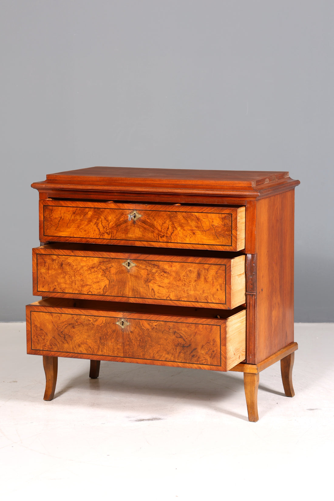 Stilvolle Gründerzeit Kommode Jugendstil Sideboard Antik Schubladenkommode Wäschekommode