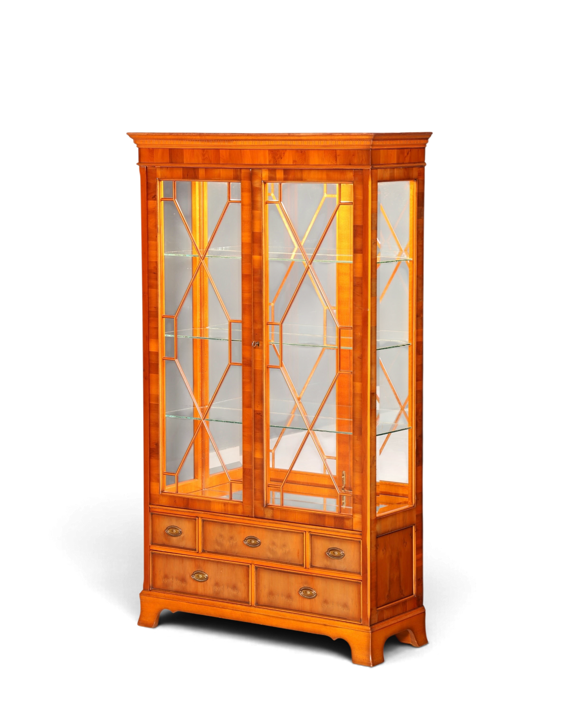 Hauptstadt Möblerei Heldense Vitrine aus englischer Eibe mit Glasfront, Innenbeleuchtung und Schubladen