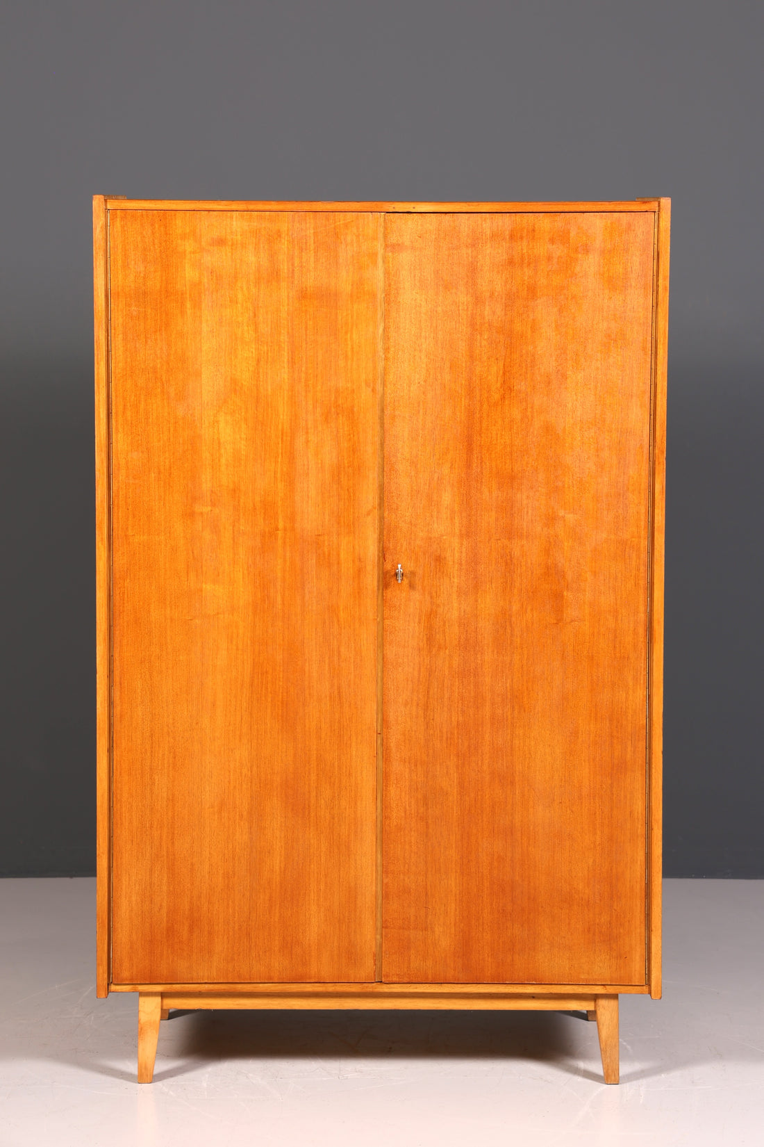 Traumhafter Mid Century Kleiderschrank Vintage Schrank Retro Wäscheschrank Dielenschrank