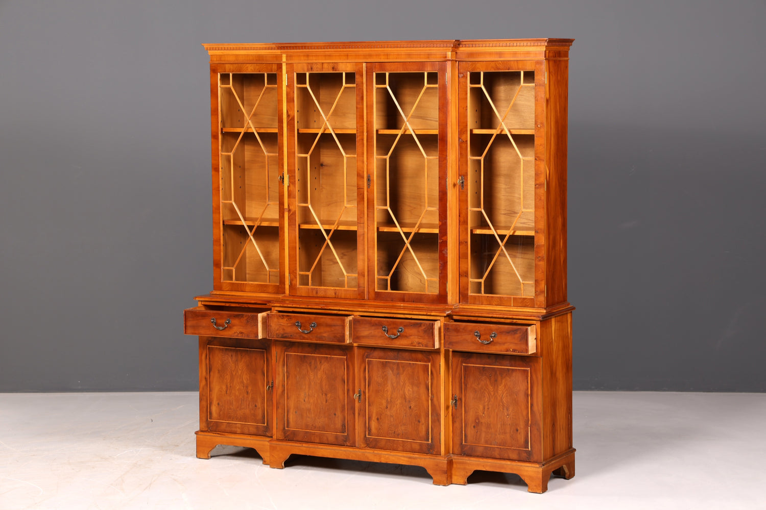Wunderschöne Englische Vitrine Bücherschrank Buffet Antik Glasvitrine Bibliothek Vitrinenschrank Vintage