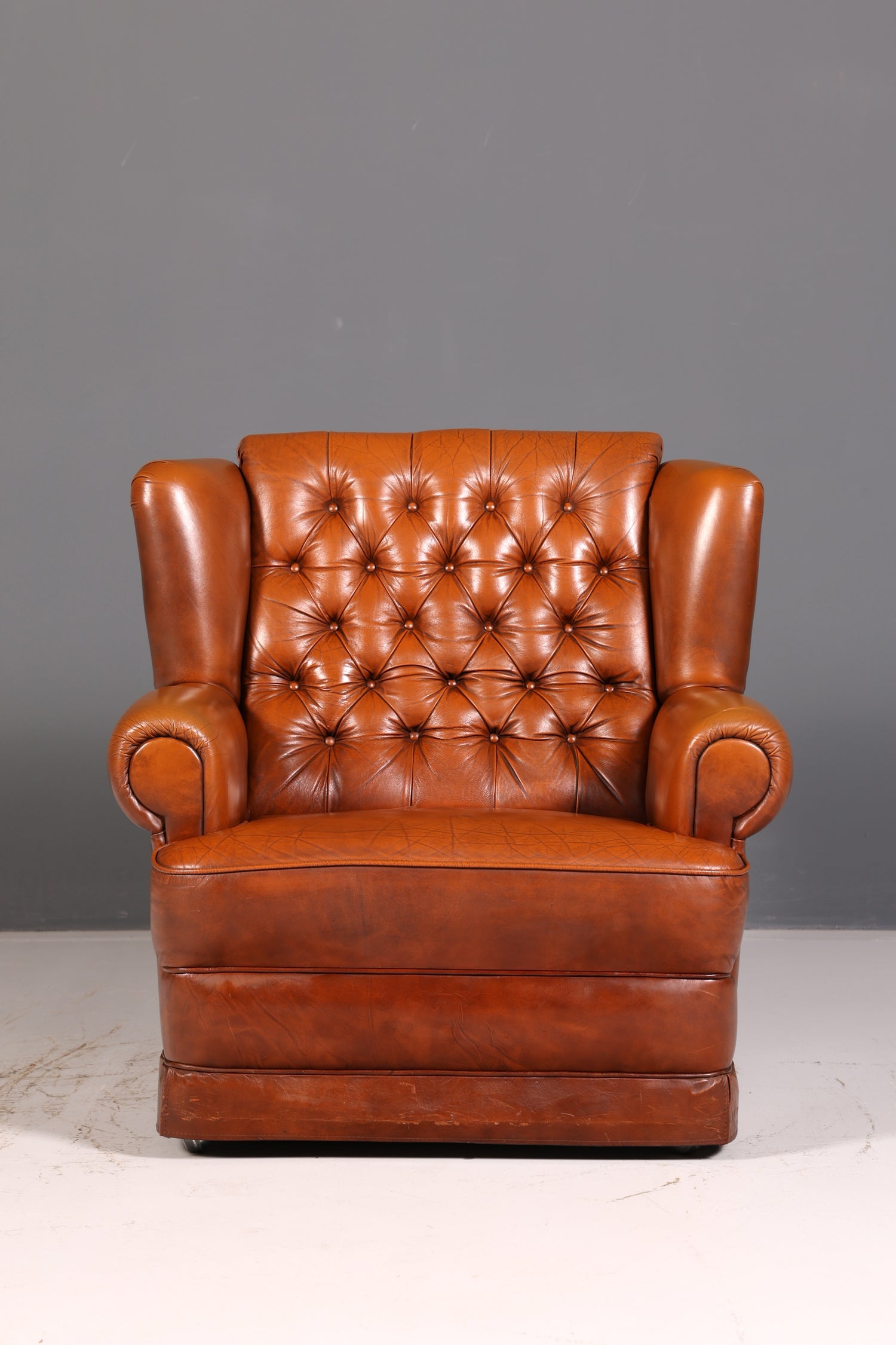 Stilvoller Original Chesterfield Sessel Englischer Armlehnsessel Cognac Echt Leder Herrensessel 1 von 2