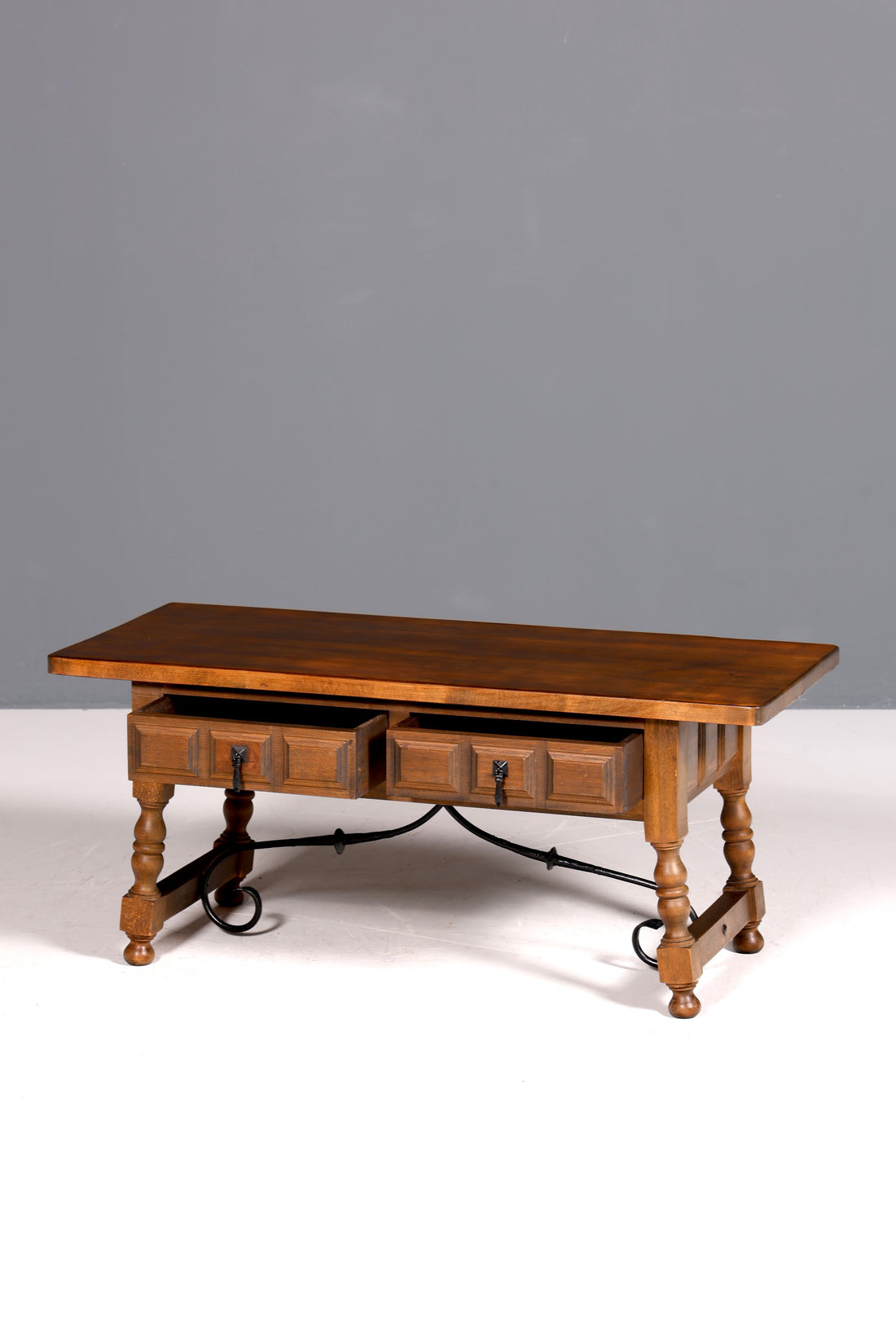 Wunderschöner Spanischer Tisch echt Holz Couchtisch rustikaler spanischer Ablagetisch