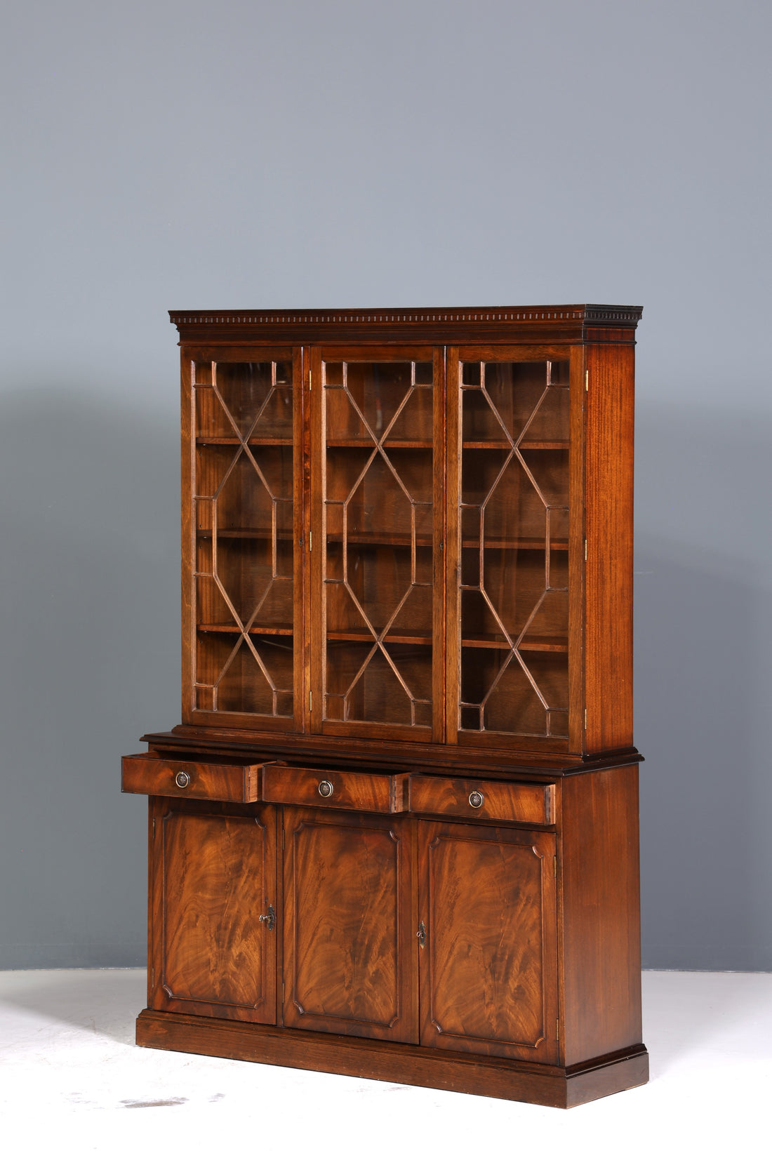 Stilvolle Englische Vitrine Bibliothek Bücherschrank UK Buffet Schrank 60s Jahre