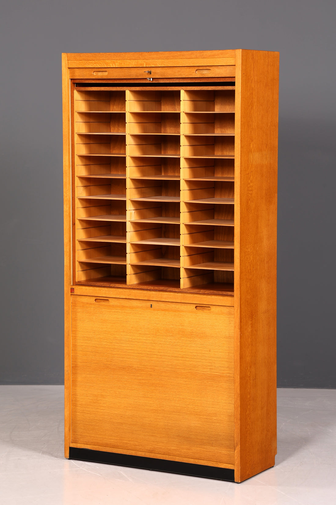 Stilvoller Mid Century Rollladenschrank Bauhaus Apothekerschrank Art Deco Büro Aktenschrank