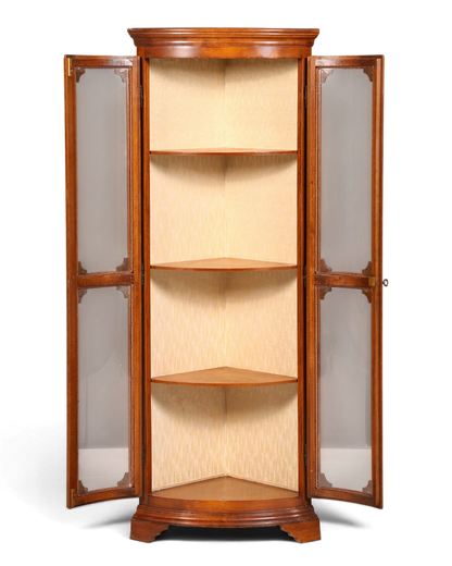 Hauptstadt Möblerei Selva Eckvitrine aus Holz im klassischen italienischen Stil mit Glastüren und Einlegeböden