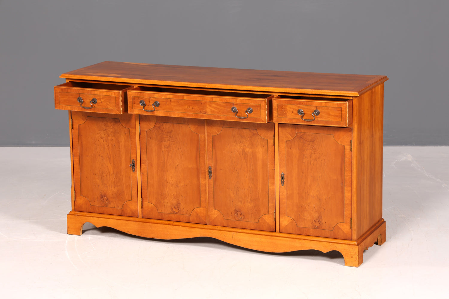 G204 Finish cm Wunderschönes Englisches Sideboard Eibe Schrank Antik Stil Buffetschrank Kommode (Kopie)
