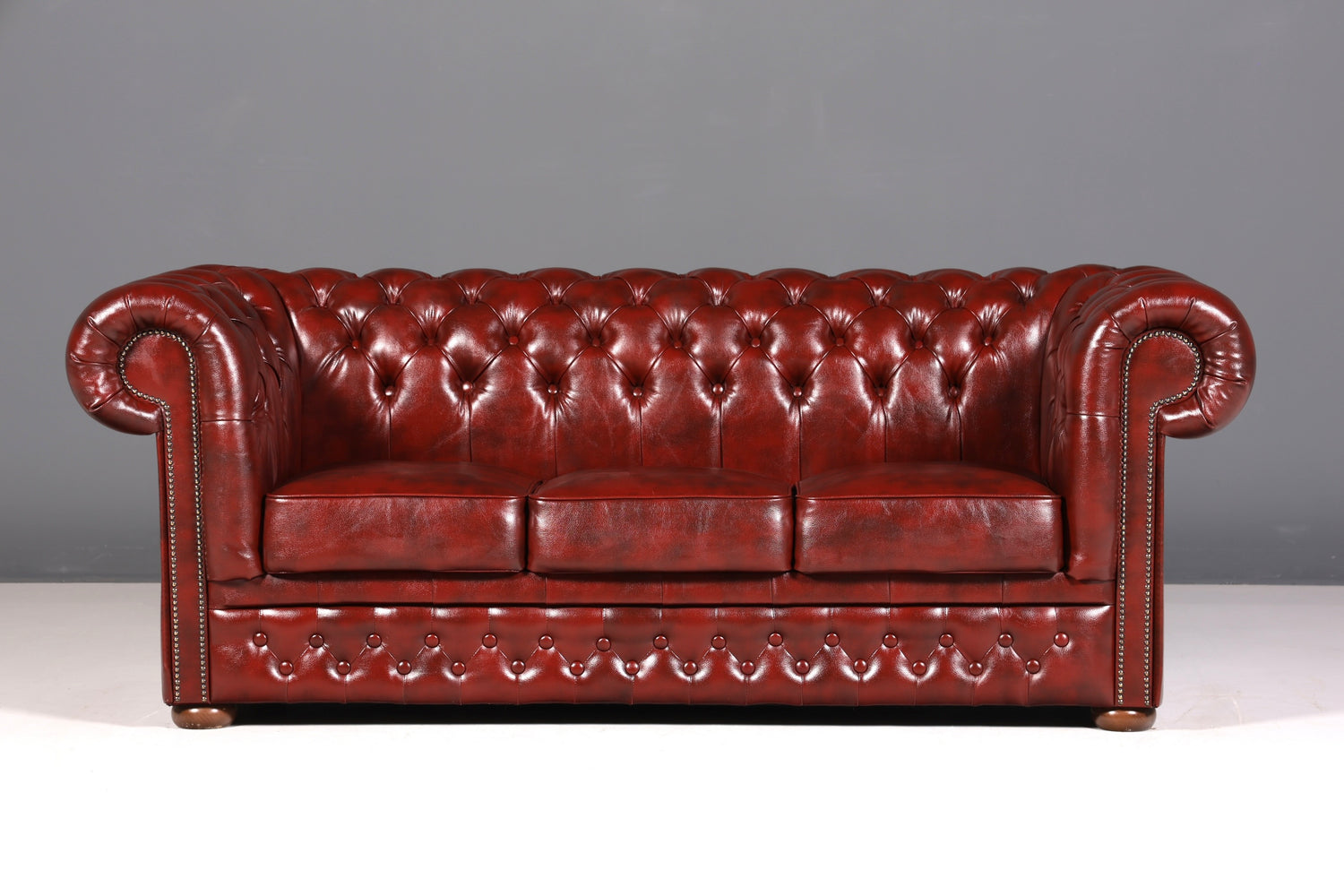 Wunderschönes Original Chesterfield Sofa 3- Sitzer echt Leder Oxblood Couch Englisch