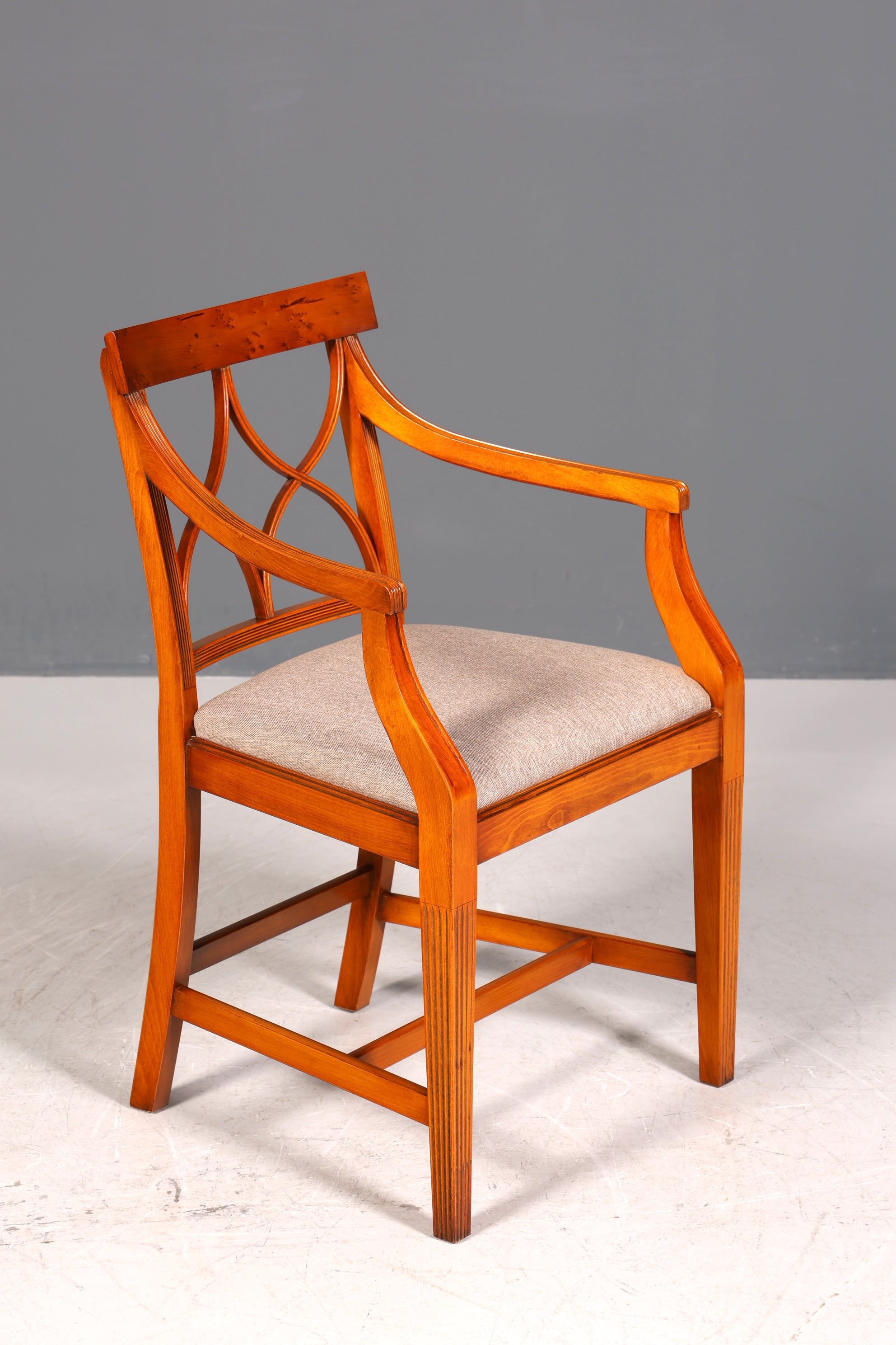 Wunderschöner Bevan Funell Stuhl Armlehnstuhl Englischer Eibe Reprodux Antik Sekretär Stuhl UK Polsterstuhl 2 von 2