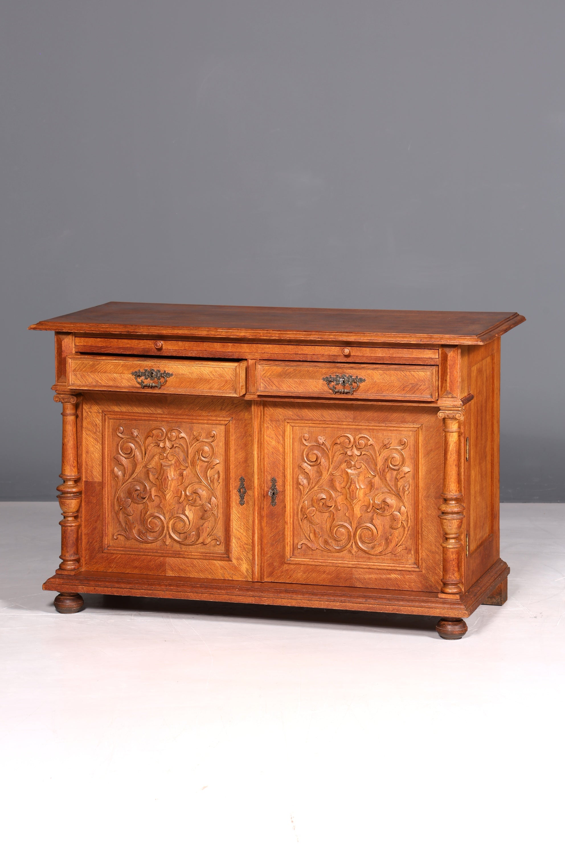 Stylish Gründerzeit sideboard, Louis Philippe oak cabinet/chest of drawers, circa 1880