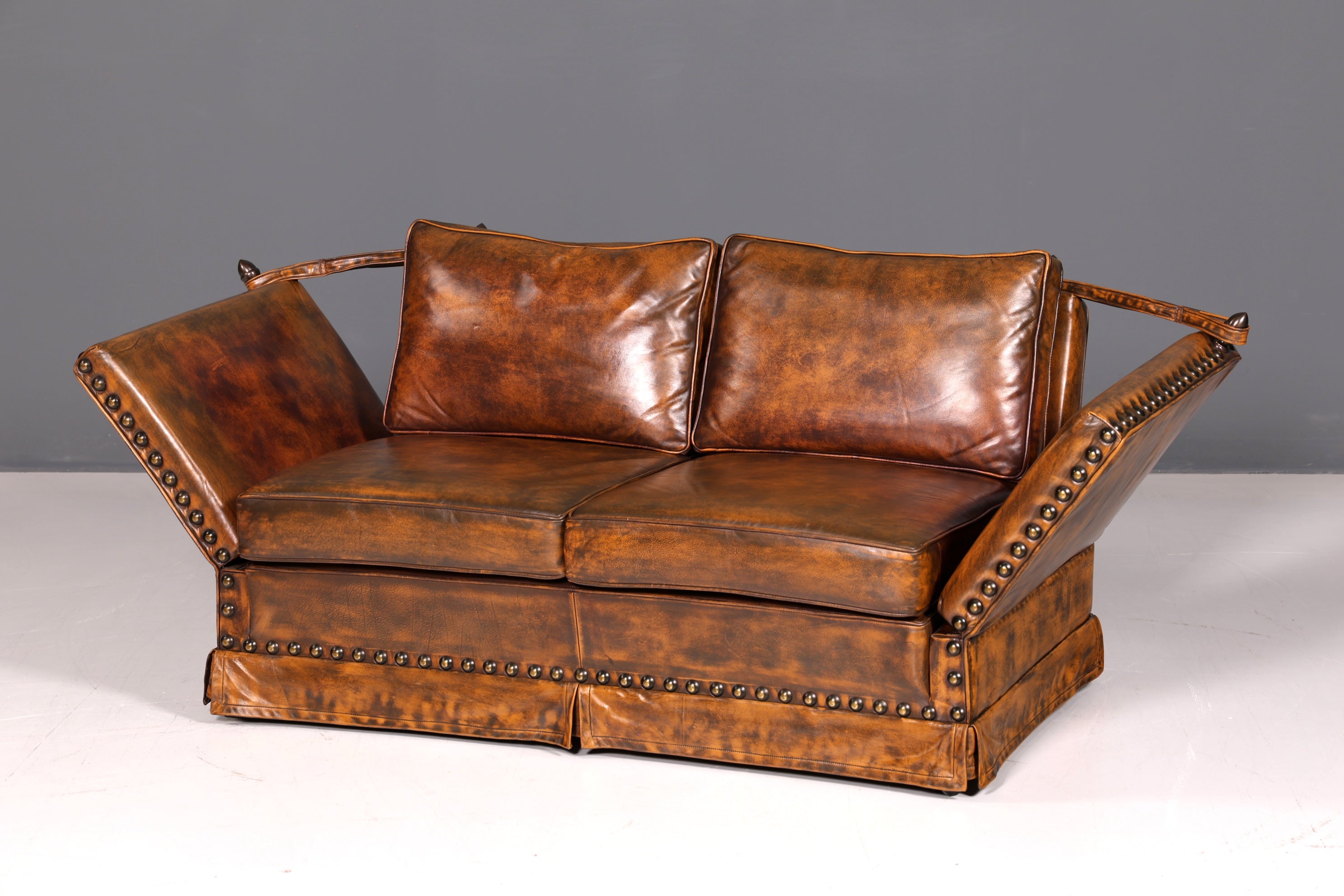Wunderschönes Englisches Sofa im Knole Stil echt Leder Couch Englisch Polstersofa Antik Stil